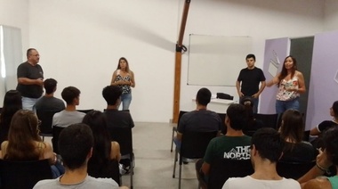 El municipio presentó el servicio de transporte para estudiantes que cursan en Chivilcoy
