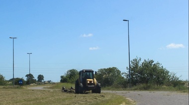 Se realizan trabajos de desmalezamiento en la Ruta 46