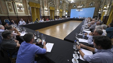 Kicillof, con representantes de la industria textil y del cuero arremetió contra el plan de Milei