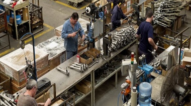 La industria pyme cae 30% anual en el primer mes de 2024