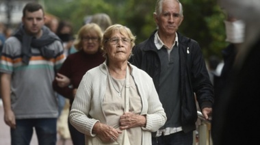 El gobierno pagará las jubilaciones en dos cuotas