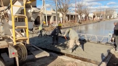 Avanza plan de pavimentación en Alberti financiado por provincia