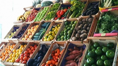 Alimentos aumentaron casi 4% en julio por el impulso de las subas en verduras