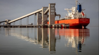 PJ Bonaerense contra Milei por la planta de GNL