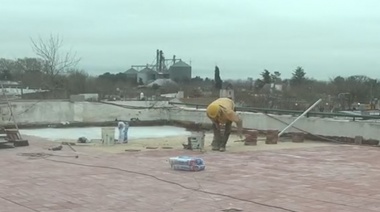 Con fondos municipales, la terraza del Palacio de Municipal de Alberti recupera sus características originales