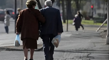 Jubilados: el Gobierno pagará bono en octubre, pero seguirá en $70.000