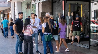 Petrecca recorrió el centro de Junín con autoridades de Comercio e Industria