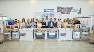 Entregan electrodomésticos para equipar las cocinas de las escuelas