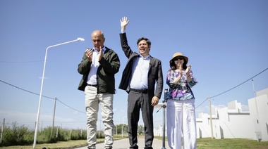 Kicillof entregó 60 viviendas a familias de Pehuajó