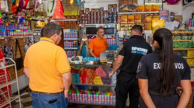 Inspeccionan comercios para controlar venta de pirotecnia prohibida