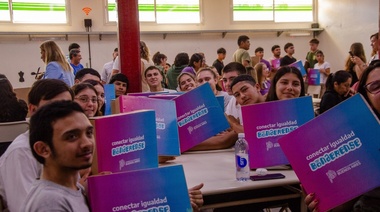 Conectar Igualdad bonaerense entregó netbooks en 6 escuelas de Rivadavia