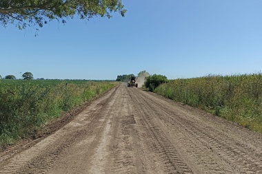 Continúan los trabajos en caminos rurales de Alberti