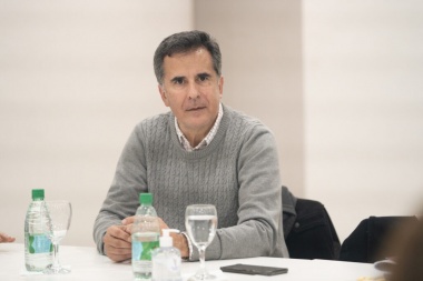 Intendente de Rivadavia adelanta el pago de la ayuda escolar a municipales