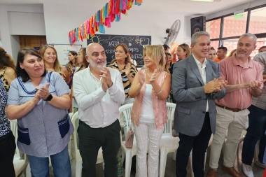 Junto a funcionario de la Dirección de Cultura y Educación provincial, Golía inauguró las clases en Chacabuco