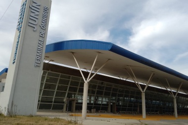 Terminal de Ómnibus de Junín: resta la iluminación del estacionamiento