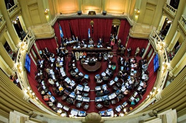 Ya se debaten la Ley Bases y el paquete fiscal en el Senado nacional