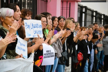 Docentes universitarios plantearon pérdida de 50 puntos del salario
