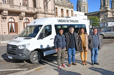 Britos presentó nueva unidad de traslado destinada a la Secretaría de Desarrollo Social