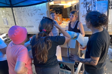 Más de 100 familias de Junín accedieron a productos del camión "Lácteos y Pastas"