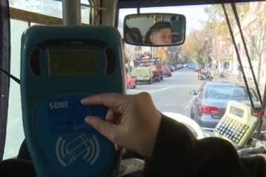 Mientras se espera la vuelta del colectivo, los habitantes de Roca serán informados sobre el beneficio de la SUBE