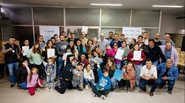 Junto a Silvina Batakis, Lago entregó 13 viviendas en Mechita