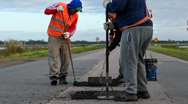 Ante ausencia del gobierno, municipio de la cuarta bachea una ruta nacional