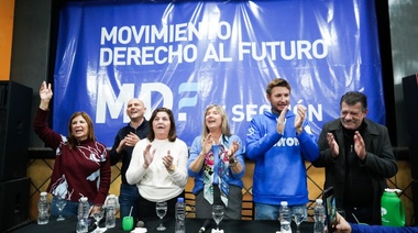 Cristina Alvarez Rodríguez  y cuatro intendentes de la cuarta en plenario MDF