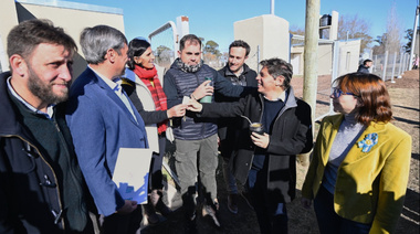 Kicillof entregó viviendas y escrituras a familias de Henderson
