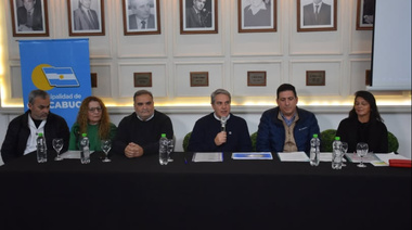 Golía firmó el acta para comenzar las obras elegidas por los vecinos