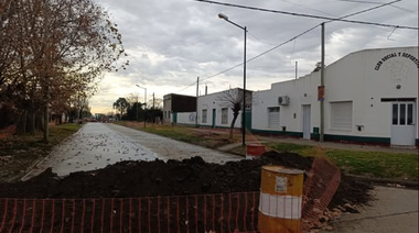 Avanza la pavimentación en la ciudad de Alberti