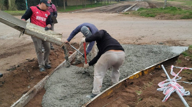 Avanzan obras de cordón cuneta en Alberti