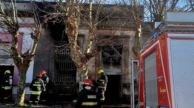 Un agente de Seguridad Vial juninense rescató a dos niños del interior de una vivienda en llamas en Morse