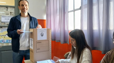 Petrecca emitió su voto y destacó la importancia de la jornada democrática