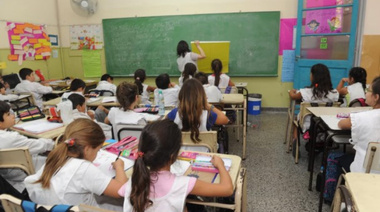Gremios docentes se manifiestan en contra del ajuste educativo