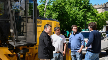 Barenghi presentó nueva maquinaria para recuperar caminos rurales