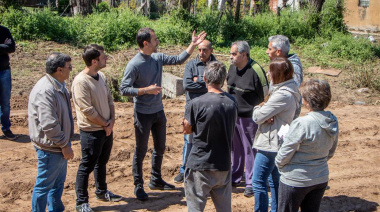 “Este sistema vino para quedarse”, aseguró Petrecca al supervisar una nueva obra de cordón cuneta por consorcio