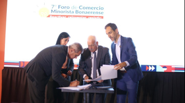 Petrecca firmó un convenio para transformar la calle Rivadavia en un Centro Comercial Abierto