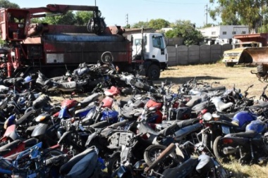 Destruyen 200 motos, 150 caños de escape modificados y 50 automóviles