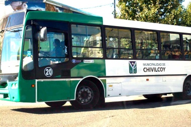 Sigue el paro de colectiveros y se redujo el servicio a una localidad