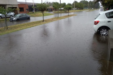 Corte de calles por anegamiento y evacuados en 9 de Julio