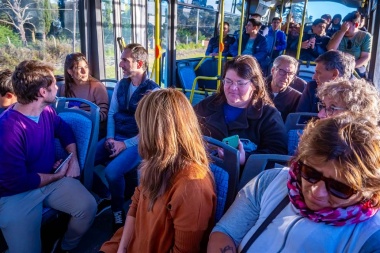 A bordo, Petrecca festejó la marcha de la nueva línea de colectivos