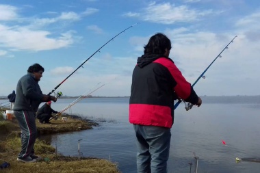 Nueva siembra de alevinos de pejerrey en la laguna de Mar Chiquita