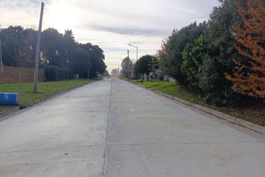 Avanzan obras en Alberti: Cordón cuneta y pavimento