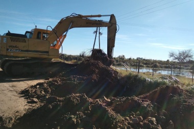 Siguen las obras de reconstrucción de caminos en 9 de Julio