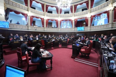Con apoyo y rechazos de la cuarta, el Senado aprobó reelecciones indefinidas