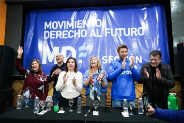Cristina Alvarez Rodríguez  y cuatro intendentes de la cuarta en plenario MDF