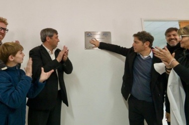 Kicillof vuelve a la cuarta con viviendas, patrulleros, una ambulancia y nuevas escrituras