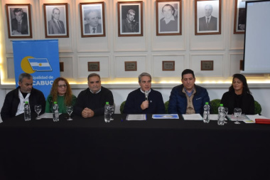 Golía firmó el acta para comenzar las obras elegidas por los vecinos