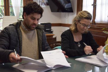 Gentile firmó convenio con Provincia para mejorar el acceso a Carlos María Naón