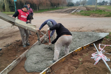 Avanzan obras de cordón cuneta en Alberti